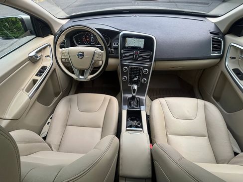 Used 2016 Volvo XC60 T5 Premier w/ Proximity Package FWD image 17