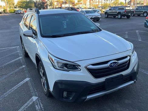 Used 2022 Subaru Outback Limited image 3