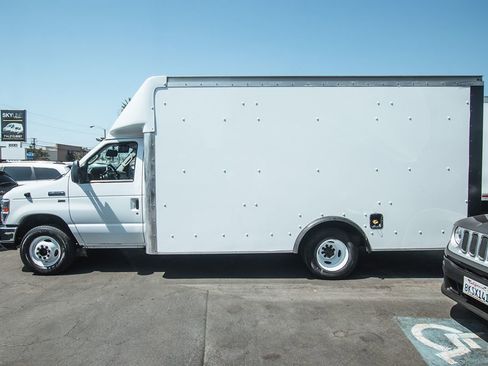 Used 2019 Ford E-350 and Econoline 350 Super Duty image 4