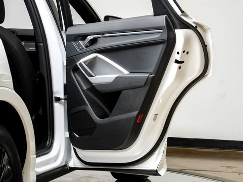 Used 2024 Audi Q3 2.0T Premium w/ Convenience Package image 47