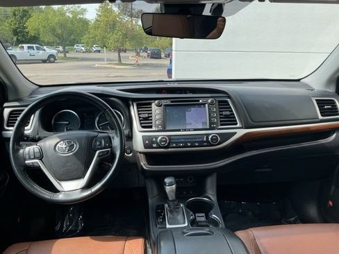 Used 2019 Toyota Highlander Limited Platinum AWD/4WD image 15