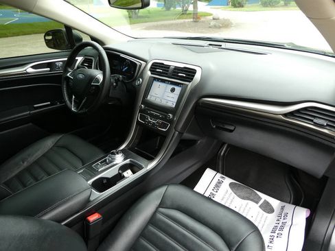 Used 2018 Ford Fusion SE w/ Fusion SE Technology Package FWD image 29