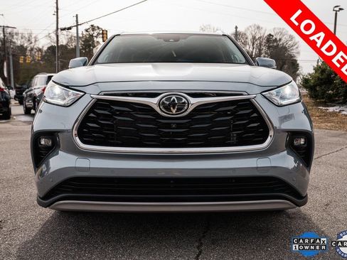 Used 2024 Toyota Highlander Platinum image 2