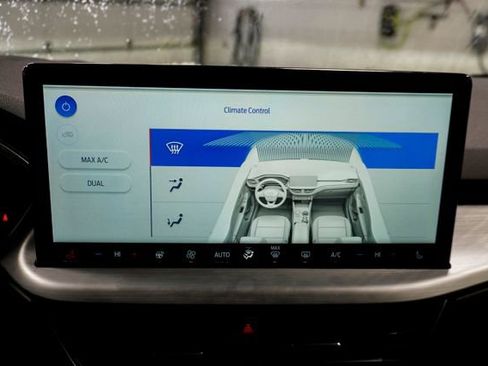 Used 2025 Ford Escape Platinum image 17