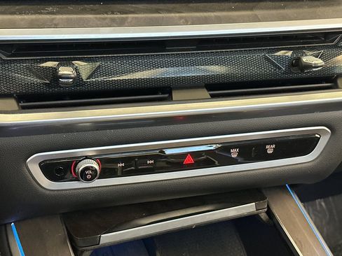 Used 2024 BMW X5 xDrive40i w/ Premium Package image 21