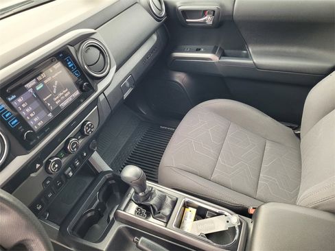 Used 2019 Toyota Tacoma TRD Off-Road image 12