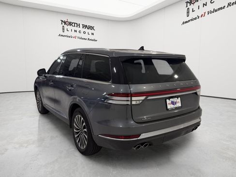 Used 2023 Lincoln Aviator Reserve w/ Class IV Trailer Tow Package RWD image 3