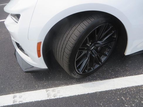 Used 2018 Chevrolet Camaro ZL1 RWD image 30