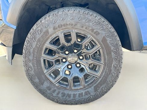 Used 2025 Chevrolet Colorado Trail Boss AWD/4WD image 30