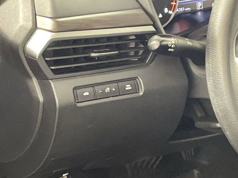 Used 2024 Nissan Altima 2.5 SV image 11