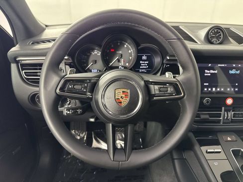 Certified 2025 Porsche Macan AWD/4WD image 36