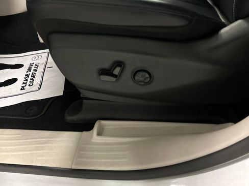 Used 2024 Chrysler Pacifica Touring-L image 13