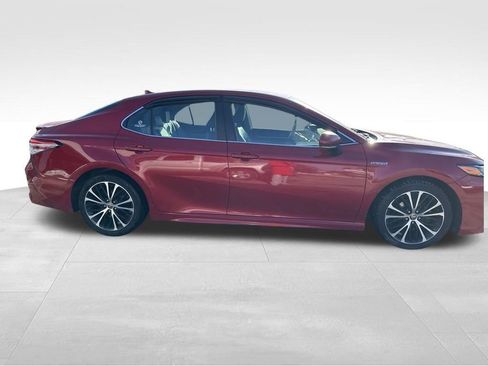 Used 2020 Toyota Camry SE w/ Sunroof Package image 6