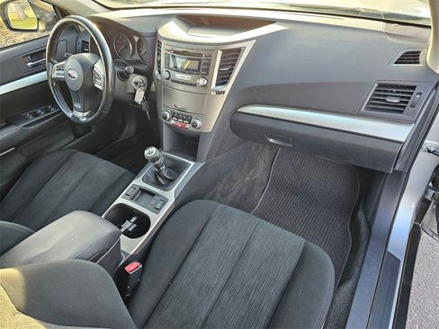 Used 2013 Subaru Outback 2.5i Premium image 11