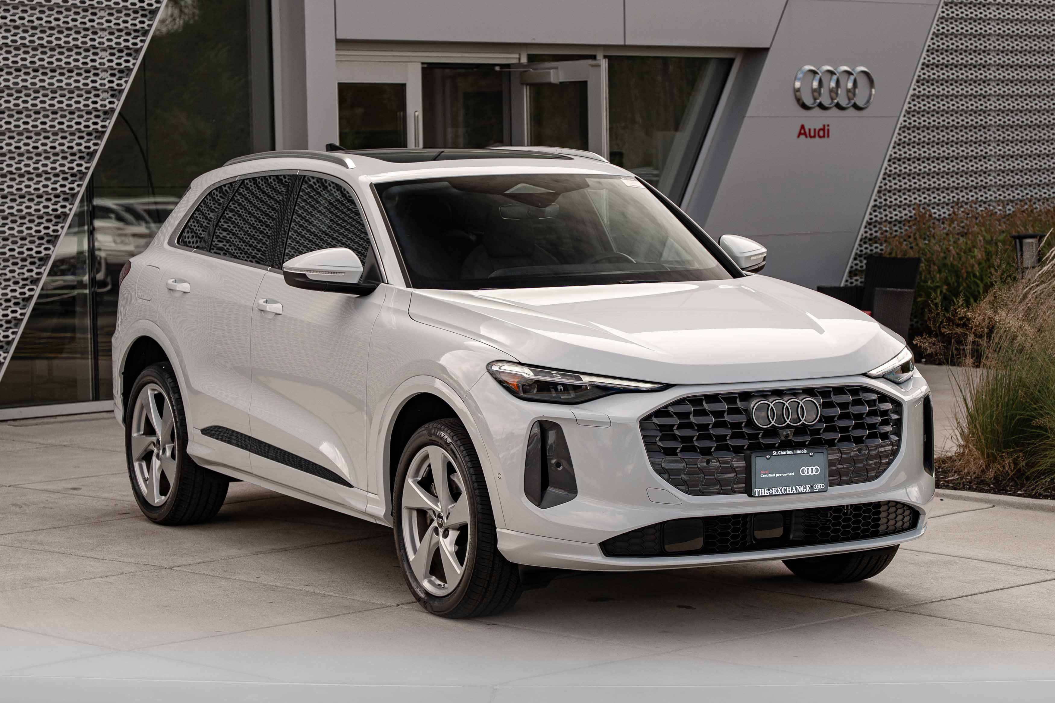 Certified 2025 Audi Q5 Premium w/ Premium Plus AWD/4WD image 2