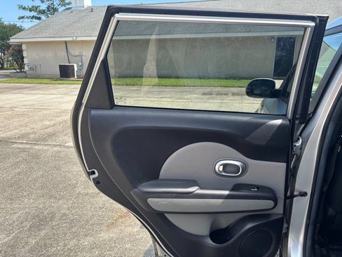 Used 2017 Kia Soul + FWD image 15