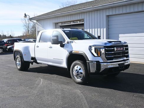 New 2026 GMC Sierra 3500 SLE image 2