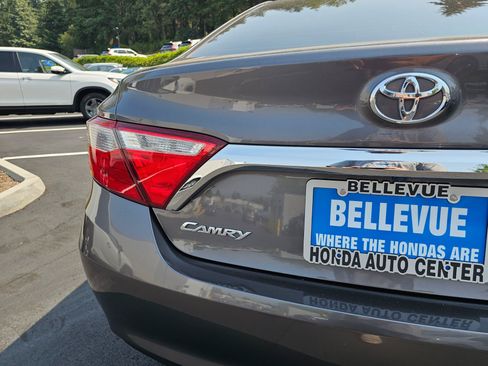 Used 2017 Toyota Camry XLE FWD image 16