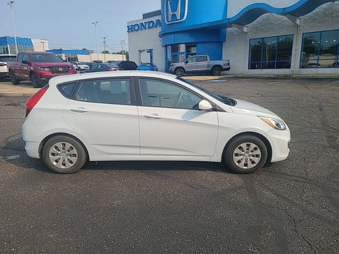 Used 2017 Hyundai Accent SE FWD image 6
