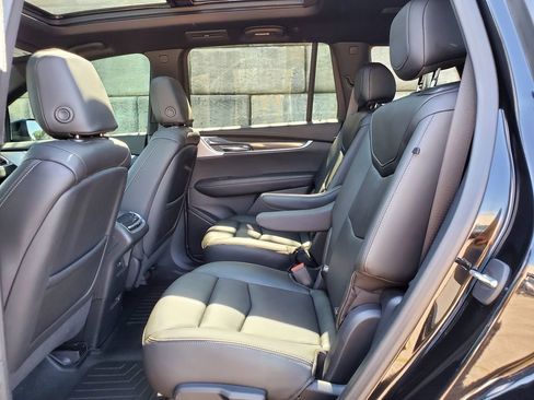 Used 2022 Cadillac XT6 Sport w/ Technology Package image 40