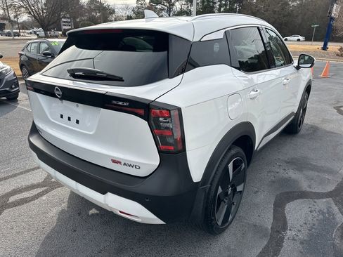 Used 2025 Nissan Kicks SR image 7