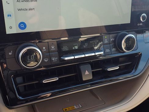 Certified 2023 Toyota Highlander XLE w/ Protection Package #3 (TMS) image 10