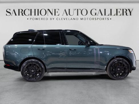 Used 2025 Land Rover Range Rover SE AWD/4WD image 18