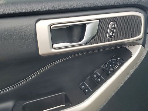 Used 2024 Ford Explorer XLT image 45