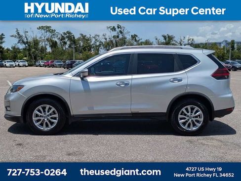 Used 2018 Nissan Rogue SV w/ Premium Package FWD image 2