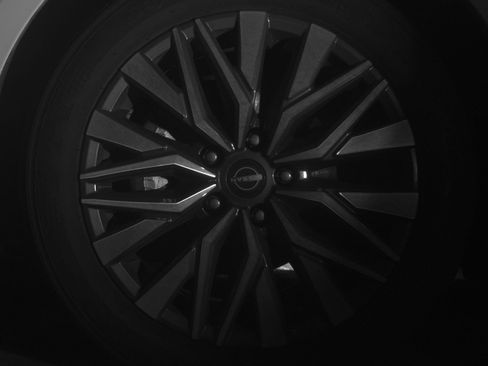 Used 2025 Nissan Altima 2.5 SV image 12