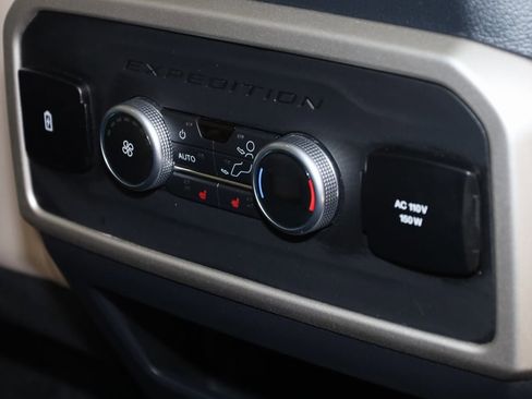 Used 2022 Ford Expedition Limited image 16