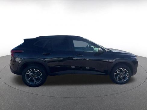 Used 2025 Chevrolet Trax LT FWD image 16