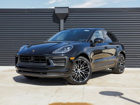Certified 2025 Porsche Macan image 1