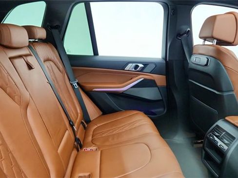 Used 2024 BMW X5 xDrive40i w/ M Sport Package image 25