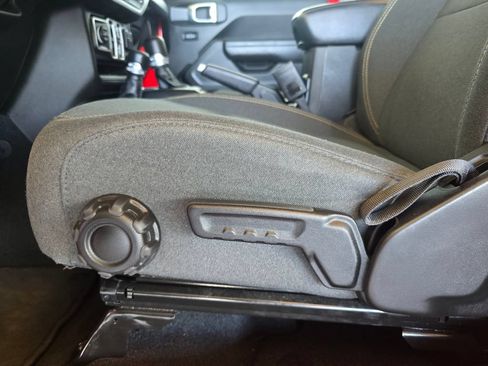 Used 2024 Jeep Gladiator Sport AWD/4WD image 7