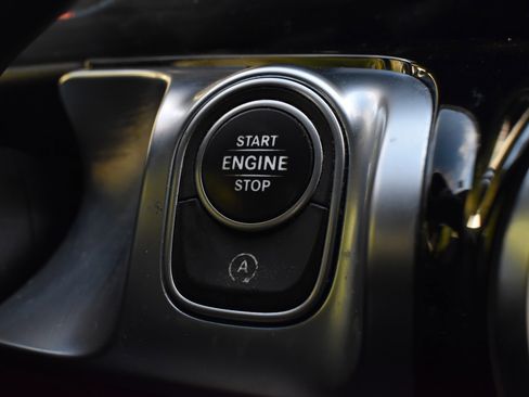 Used 2021 Mercedes-Benz GLB 250 4MATIC image 33