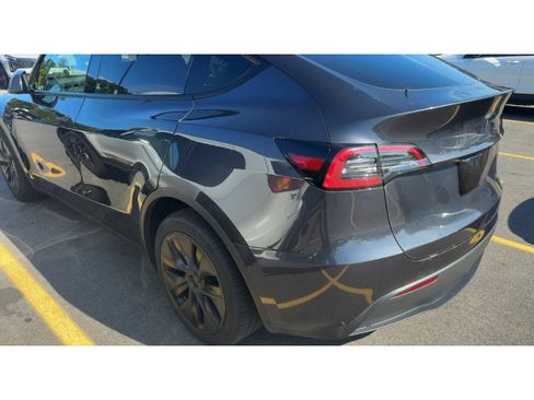Used 2024 Tesla Model Y Long Range AWD/4WD image 4