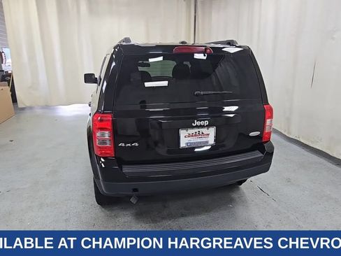 Used 2014 Jeep Patriot Latitude w/ Sun/Sound Group AWD/4WD image 9