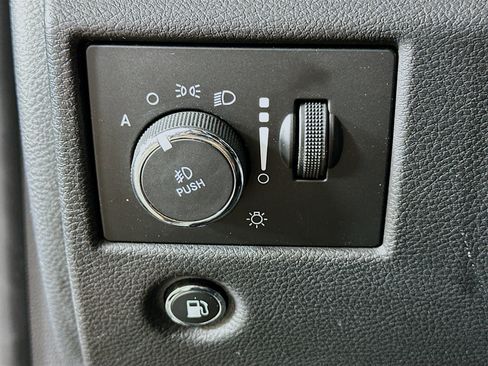 Used 2020 Jeep Grand Cherokee Limited X image 17