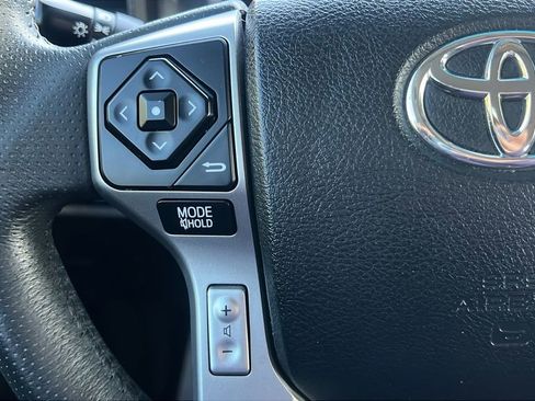Used 2018 Toyota 4Runner SR5 AWD/4WD image 19