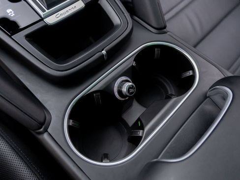 Certified 2023 Porsche Cayenne AWD/4WD image 21