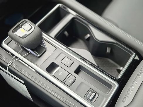 New 2026 Nissan Pathfinder Platinum image 25