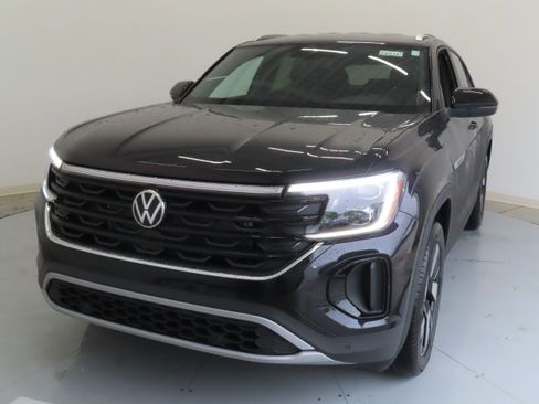 New 2025 Volkswagen Atlas Cross Sport SE image 9
