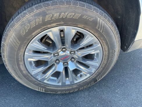 Used 2023 GMC Yukon Denali AWD/4WD image 3