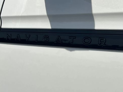 New 2026 Lincoln Navigator Reserve w/ Jet Appearance Package AWD/4WD image 29