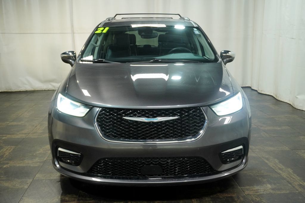 Used 2021 Chrysler Pacifica Limited w/ Uconnect Theater Family Group FWD image 10