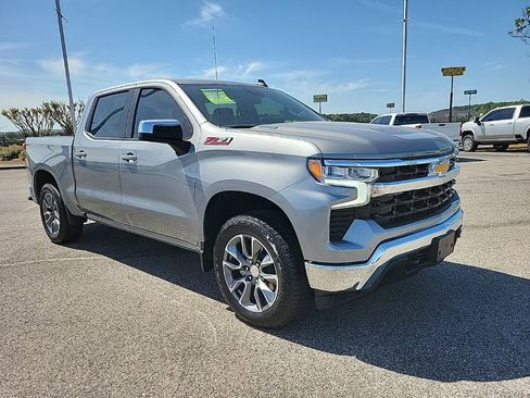 Used 2025 Chevrolet Silverado 1500 LT image 3