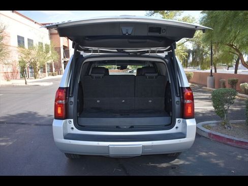Used 2018 Chevrolet Tahoe LT w/ Luxury Package RWD image 24