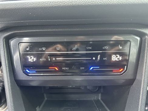 Certified 2022 Volkswagen Tiguan SE image 17