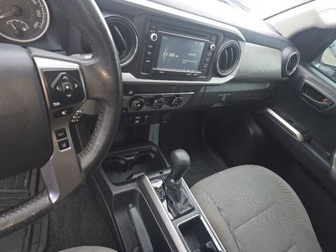 Used 2018 Toyota Tacoma SR5 RWD image 3